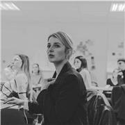 Découvrez mon profil d'enseignante expérimentée pour des cours en ligne personnalisés !